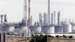 استهداف منشآت الطاقة في السعودية يخفض الإنتاج ويهدد الإمدادات العالمية
