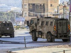 الاحتلال يقتحم قرية تياسير ويداهم منازل ويحتجز شبانا