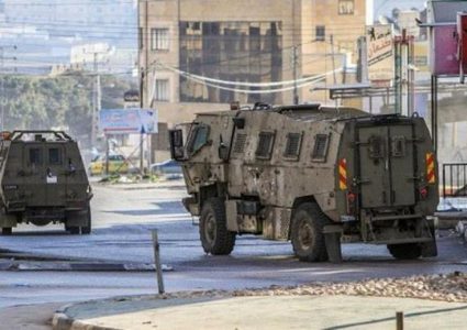 الاحتلال يقتحم قرية تياسير ويداهم منازل ويحتجز شبانا