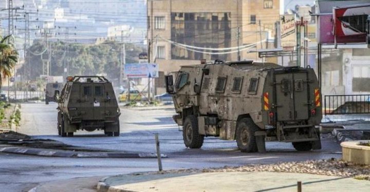 الاحتلال يقتحم قرية تياسير ويداهم منازل ويحتجز شبانا