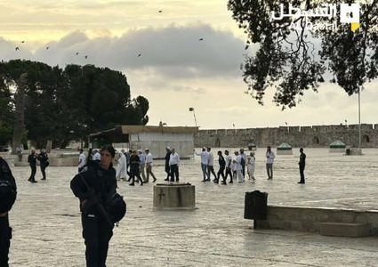 مستوطنون يقتحمون الأقصى ويؤدون طقوسا تلمودية
