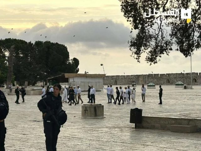 مستوطنون يقتحمون الأقصى ويؤدون طقوسا تلمودية