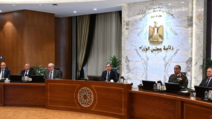 مصر: تعديل مواعيد إغلاق المحال من 9 إلى 11 مساءً حتى نهاية أبريل