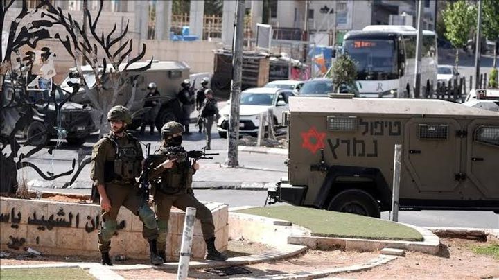 إصابة 3 مواطنين بينهم طفل خلال اقتحام قوات الاحتلال حي أم الشرايط