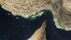 المنظمة البحرية الدولية: فرض رسوم على عبور مضيق هرمز سيشكل “سابقة خطيرة”