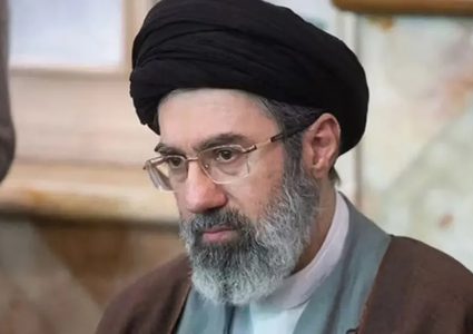 الزعيم الأعلى الإيراني: إدارة مضيق هرمز ستدخل مرحلة جديدة