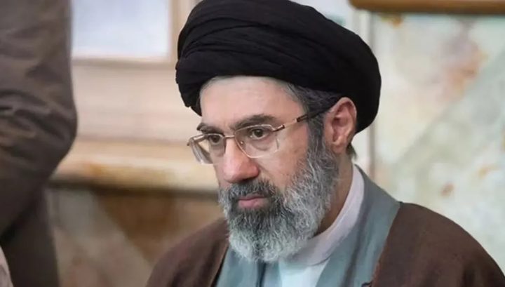 الزعيم الأعلى الإيراني: إدارة مضيق هرمز ستدخل مرحلة جديدة