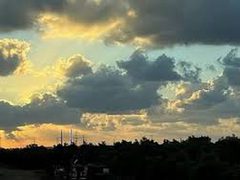 الطقس: أجواء غائمة جزئيا باردة ليلا