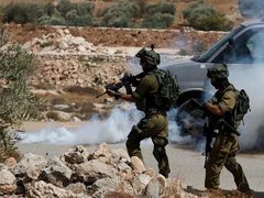 الاحتلال يعتقل مواطنين من قراوة بني حسان ويستولي على مركبة