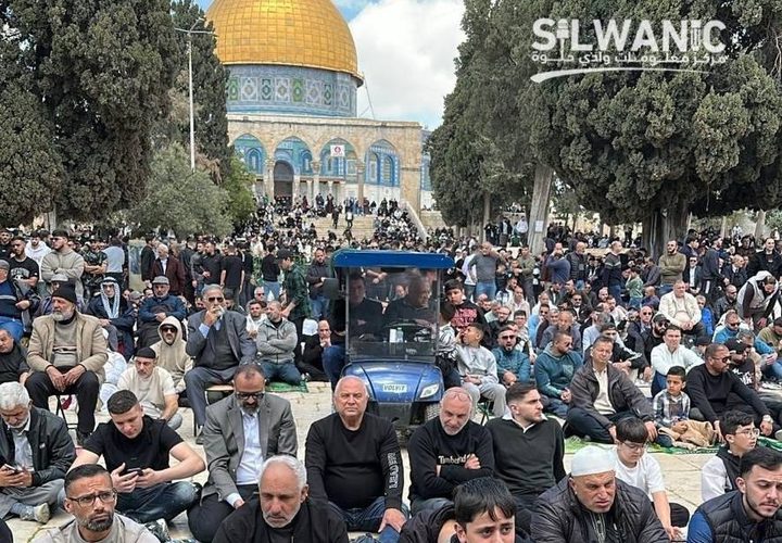 عشرات الآلاف يعمرون المسجد الأقصى المبارك في جمعته الأولى بعد الإغلاق الطويل الذي فرضه الاحتلال خلال الحرب مع إيران.