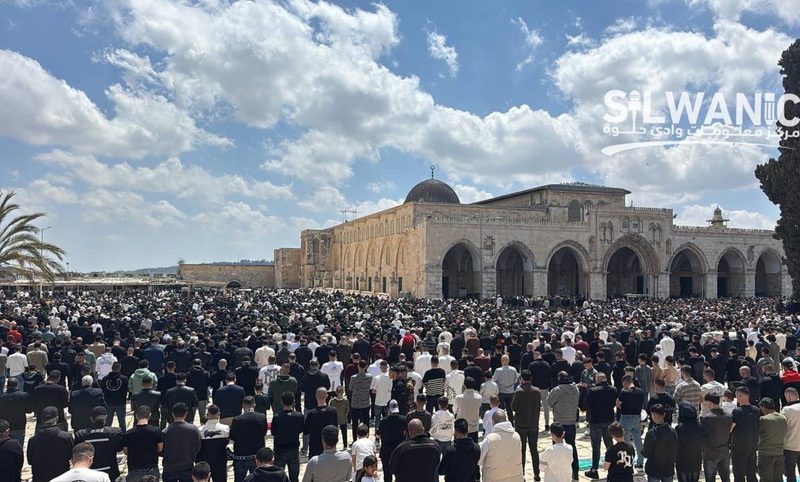 عشرات الآلاف يعمرون المسجد الأقصى المبارك في جمعته الأولى بعد الإغلاق الطويل الذي فرضه الاحتلال خلال الحرب مع إيران.