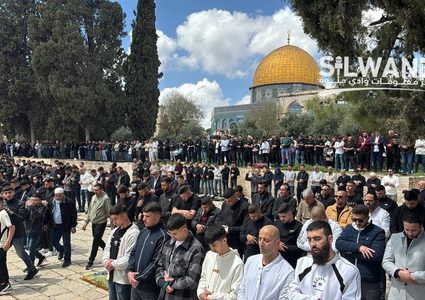 عشرات الآلاف يعمرون المسجد الأقصى المبارك في جمعته الأولى بعد الإغلاق الطويل الذي فرضه الاحتلال خلال الحرب مع إيران.