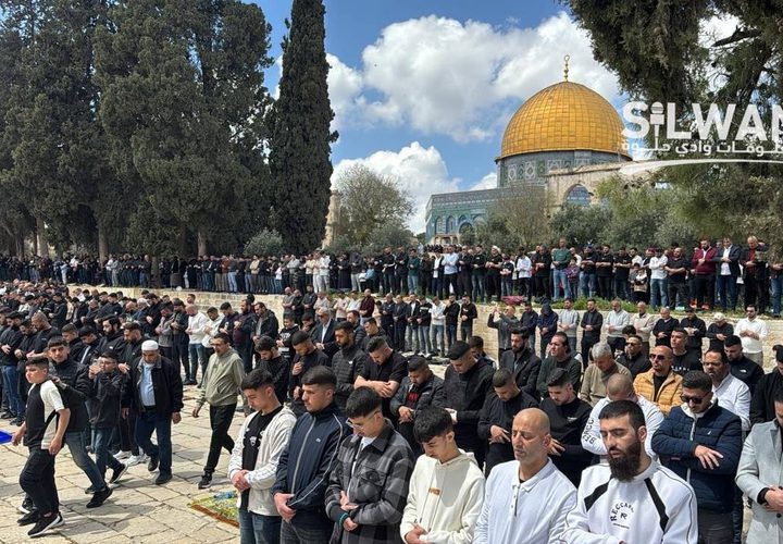 عشرات الآلاف يعمرون المسجد الأقصى المبارك في جمعته الأولى بعد الإغلاق الطويل الذي فرضه الاحتلال خلال الحرب مع إيران.