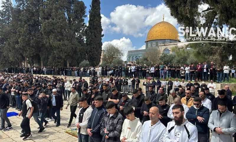 عشرات الآلاف يعمرون المسجد الأقصى المبارك في جمعته الأولى بعد الإغلاق الطويل الذي فرضه الاحتلال خلال الحرب مع إيران.