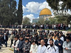 عشرات الآلاف يعمرون المسجد الأقصى المبارك في جمعته الأولى بعد الإغلاق الطويل الذي فرضه الاحتلال خلال الحرب مع إيران.