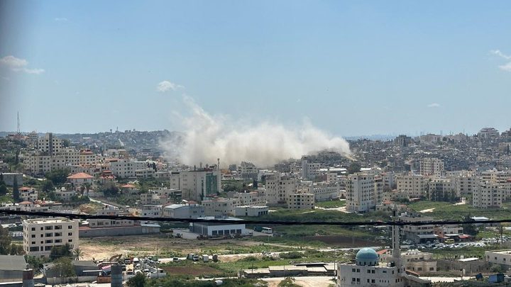 الاحتلال يفجر بناية سكنية في مخيم طولكرم