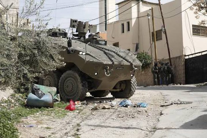 مقدسي يشرع باخلاء منزله تمهيدا لهدمه