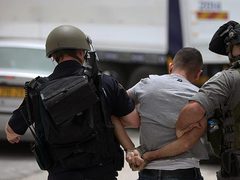 الاحتلال يعتقل مواطنا من سالم