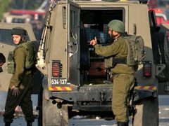 الاحتلال يعتقل ٣ مواطنين من العروب