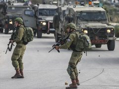 قوات الاحتلال تطارد عمالاً شرق بيت لحم