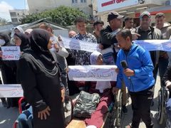 اعتصام يطالب بعلاج مرضى الكلى خارج غزة في ظل تدهور القطاع الصحي