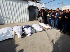 شهداء وجرحى بقصف للاحتلال على دير البلح وبيت لاهيا في قطاع غزة