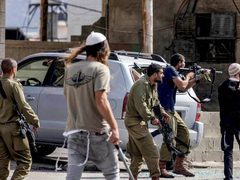 مستعمرون يقتحمون قرية المنية