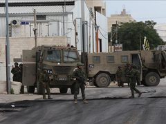 الاحتلال يقتحم مخيم العين