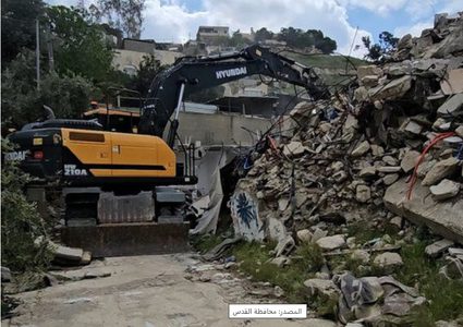 الاحتلال يجبر مواطنا على هدم منزله في القدس