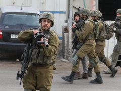 مستوطنون يحتجزون شابين في بيتا جنوب نابلس