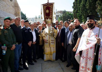 الشرطة تؤمّن وتشارك في استقبال النور المقدس في محافظة بيت لحم