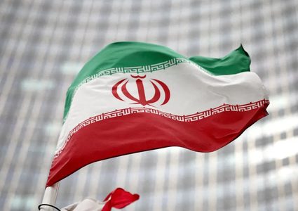 طهران تحدد خطوطها الحمراء: هرمز والتعويضات وفك التجميد