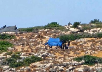 مستوطنون ينصبون خياما في أراضي مادما جنوب نابلس