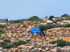 مستوطنون ينصبون خياما في أراضي مادما جنوب نابلس