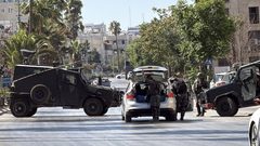 الاحتلال يحتجز المواطنين لساعات شمال شرق رام الله