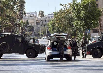 الاحتلال يحتجز المواطنين لساعات شمال شرق رام الله