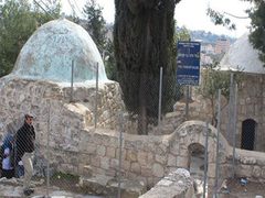 الاحتلال يقتحم كفل حارس لتأمين اقتحام المستوطنين للمقامات الإسلامية