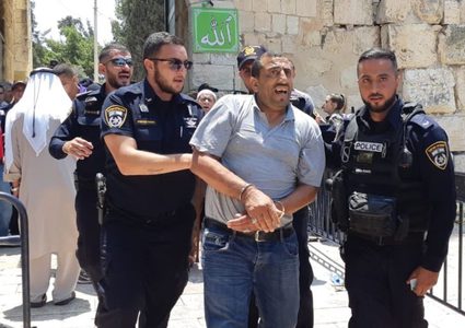 الاحتلال يعتقل 3 مواطنين من القدس