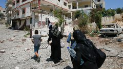 تصاعد النزوح في لبنان إلى أكثر من 140 ألفاً وارتفاع حصيلة الشهداء إلى 2055