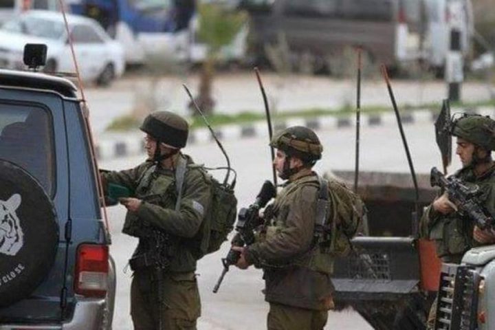 الاحتلال ينصب حاجزين عسكريين عند مدخلي يبرود وعين سينيا برام الله