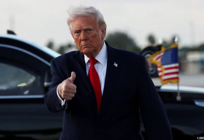 ترامب: فرض حصار على السفن من وإلى الموانئ الإيرانية بدءا من اليوم