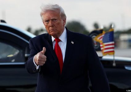 ترامب: فرض حصار على السفن من وإلى الموانئ الإيرانية بدءا من اليوم