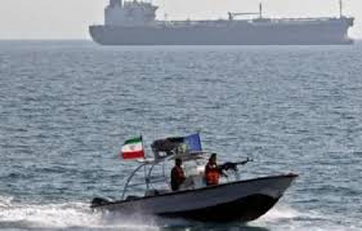 في تحدٍ للحصار الأمريكي : ناقلة نفط "معاقبة" تنجح في عبور مضيق هرمز