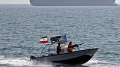 في تحدٍ للحصار الأمريكي : ناقلة نفط "معاقبة" تنجح في عبور مضيق هرمز