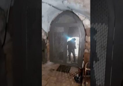 مستوطنون ينصبون بوابة حديدية في البلدة القديمة بالقدس
