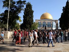 مستوطنون يقتحمون المسجد الأقصى بحماية قوات الاحتلال