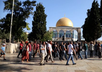 مستوطنون يقتحمون المسجد الأقصى بحماية قوات الاحتلال