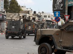 الاحتلال يعتقل عشرات الشبان خلال اقتحام واسع لبلدة بلعا شرق طولكرم