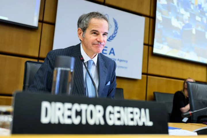 غروسي: إيقاف برنامج إيران النووي عسكريا "غير ممكن"