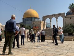 عشرات المستوطنين يقتحمون المسجد الأقصى